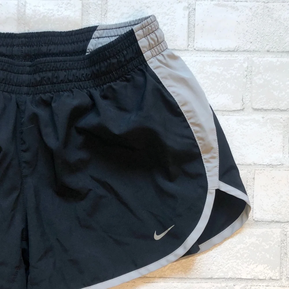 Nike Dri-Fit Women’s Running Shorts Size M Black Gray 2-in-1 Spandex Lined